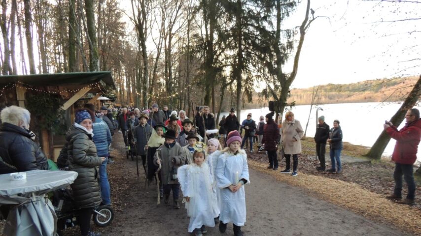 Advent am Holzöstersee mit Kindern Advent am Holzöstersee mit Kindern