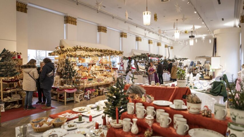Christkindlmarkt in der Trinkhalle in Bad Ischl Christkindlmarkt in der Trinkhalle in Bad Ischl