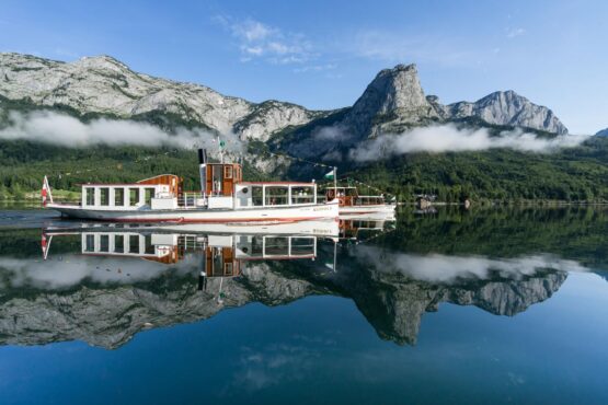 Grundlsee Flotte mit Bergwelt Grundlsee Flotte mit Bergwelt