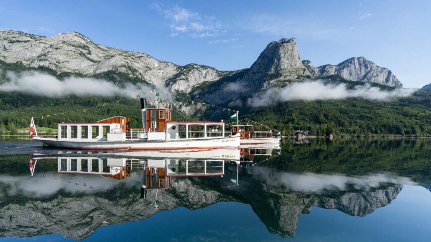 Grundlsee Flotte mit Bergwelt Grundlsee Flotte mit Bergwelt