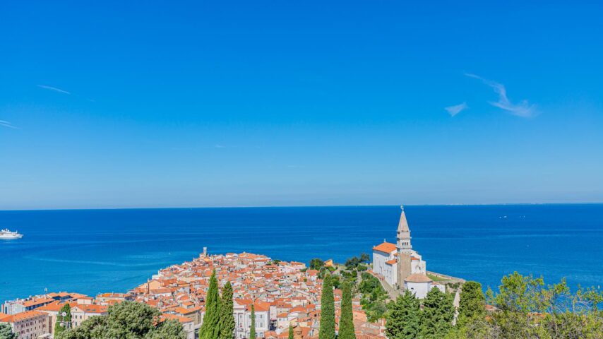 Blick auf Piran und das Meer