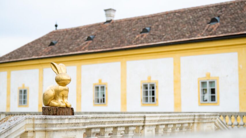 Ostermarkt Schloss Hof | goldener Hase Ostermarkt Schloss Hof | goldener Hase