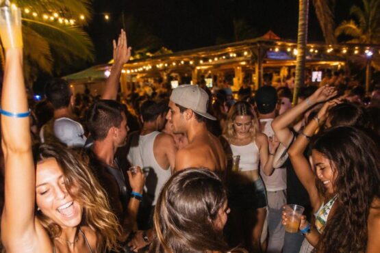 Party Strand