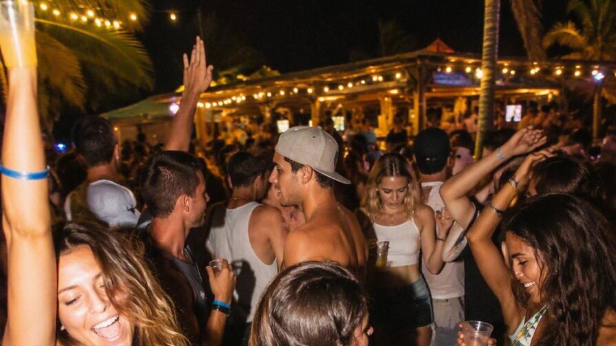Party Strand
