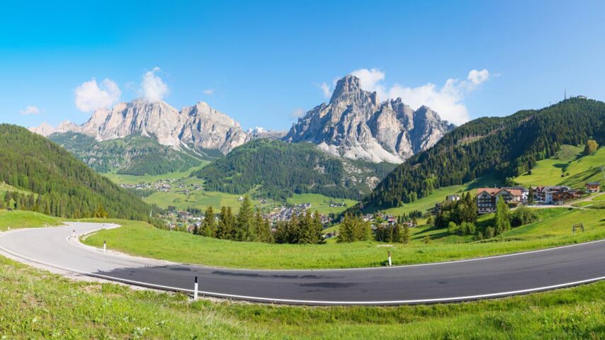 Straße am Passo Campologno, Dolomiten Straße am Passo Campologno, Dolomiten