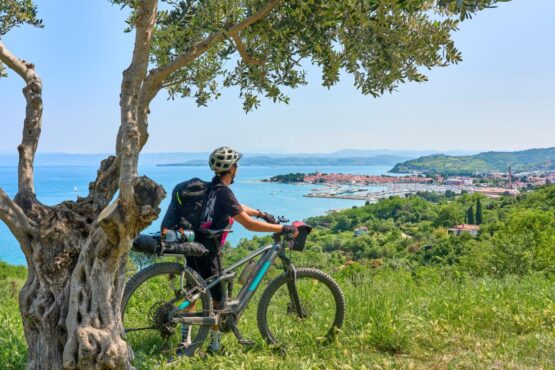 Radfahrerin bei Izola