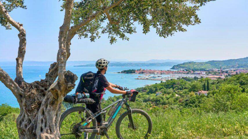 Radfahrerin bei Izola