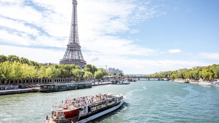 Seine mit Schiff, Eiffelturm