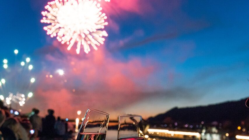 Donau in Flammen in Linz mit Feuerwerk