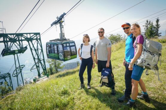 Familienberg Rax | Bergbahn mit Wanderer