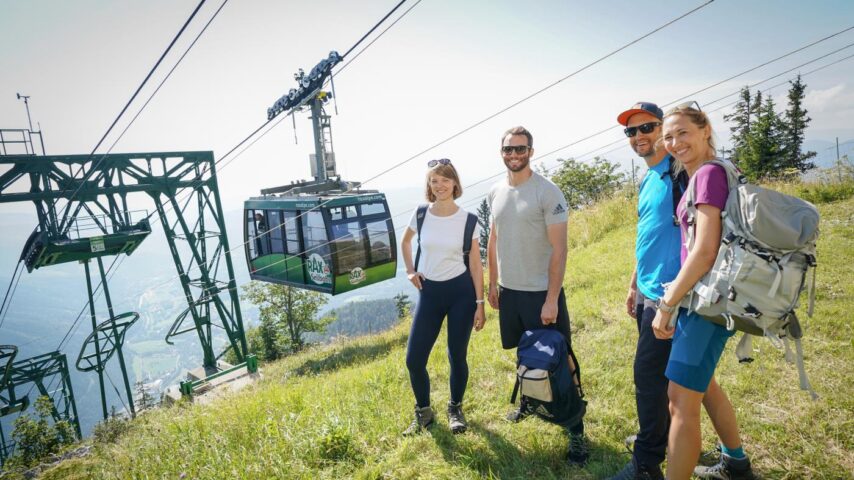 Familienberg Rax | Bergbahn mit Wanderer