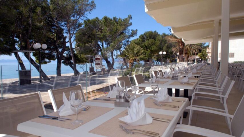 Terrasse Hotel Alga in Tucepi Terrasse Hotel Alga in Tucepi