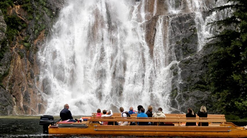 Toplitzsee mit Wasserfall Toplitzsee mit Wasserfall