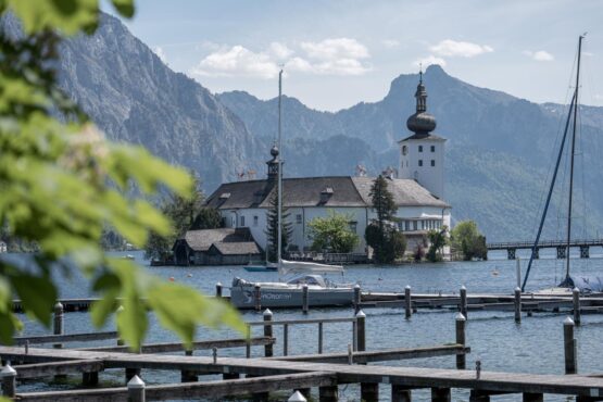 Traunsee | Schiff vor Schloss Orth