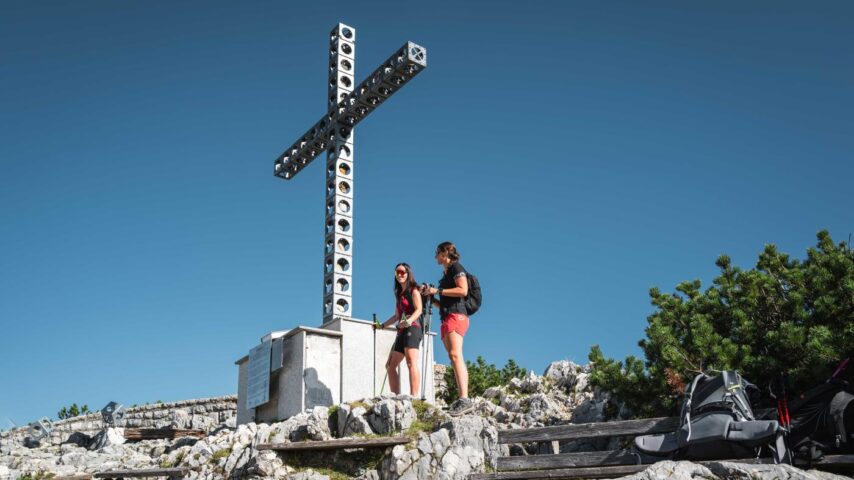 Feuerkogel | Europakreuz und Wanderer