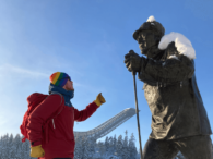 Oslo, Holmenkollen Statue König Olav V.