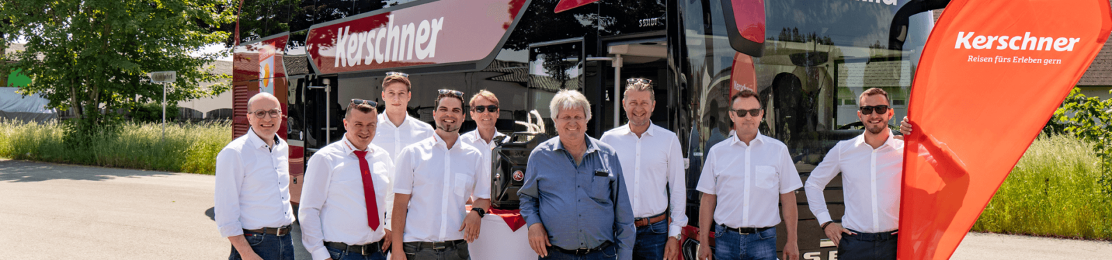 Neuer Kerschner Doppeldeckerbus, Stockbus Kerschner Team vor neuem Doppeldeckerbus