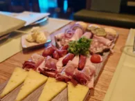 Brettljause Brettljause vom Brauereirestaurant der AIDAcosma